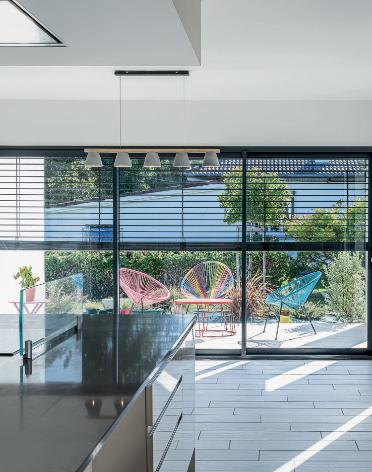 Baie coulissante en aluminium KLINE à Viry-Châtillon (91) dans l'Essonne - La Fermeture Parisienne project-slider-image