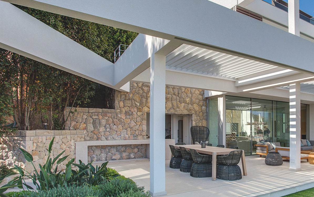 Pergolas bioclimatiques à Congerville-Thionvill (91) - La Fermeture Parisienne project-slider-image