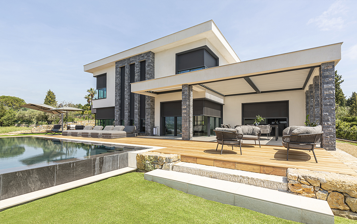 Pergolas bioclimatiques à Champcueil (91) - La Fermeture Parisienne project-slider-image