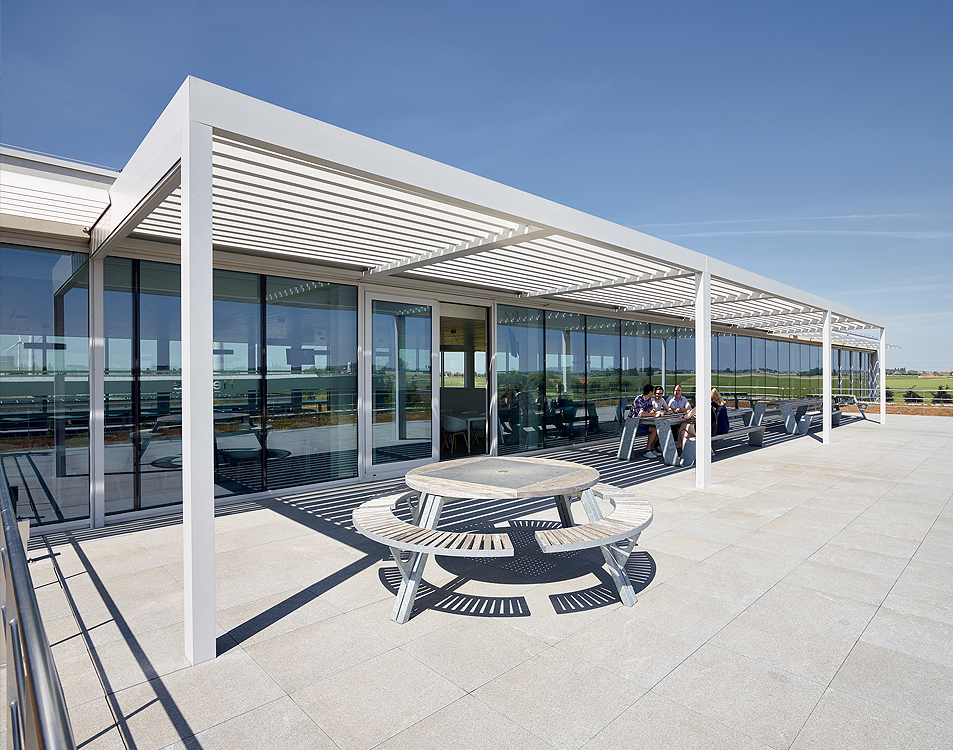 Pergolas bioclimatiques Algarve à Saint-Vrain (91) - La Fermeture Parisienne project-slider-image