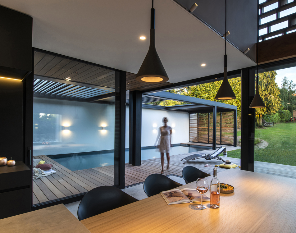 Pergolas bioclimatiques camargue-skye à Gif-sur-Yvette (91) - La Fermeture Parisienne project-slider-image