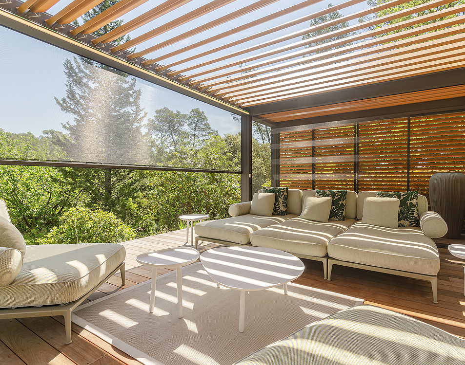 Pergolas bioclimatiques Camargue à Bièvres (91) - La Fermeture Parisienne project-slider-image